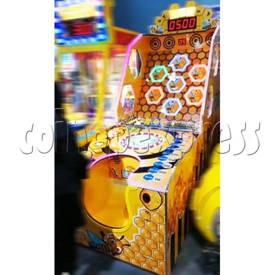 Hoopla Bee Ticket Redemption Arcade Machine - Play