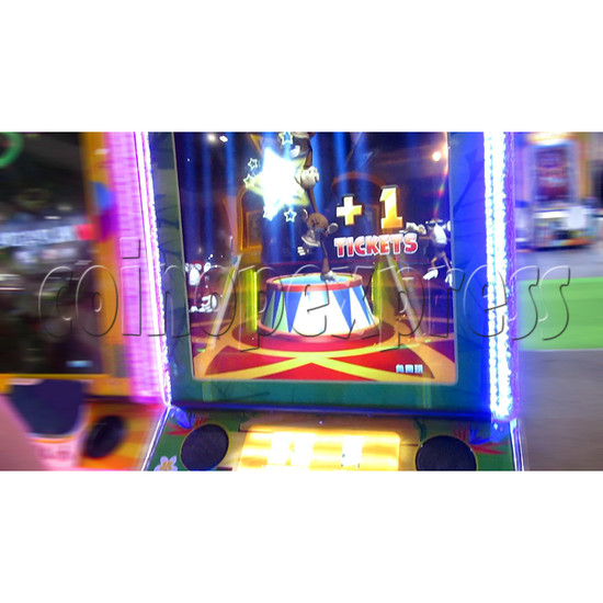Monkey Swings Ticket Redemption Arcade Machine - play view 3