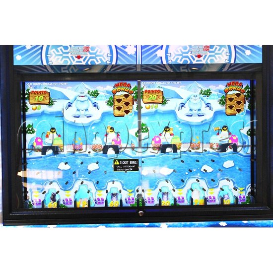 Snow Ball Drop Ticket Redemption Game Machine 4 Players - playfield