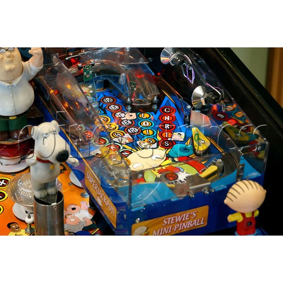 Family Guy Pinball Machine - stewie and pinball